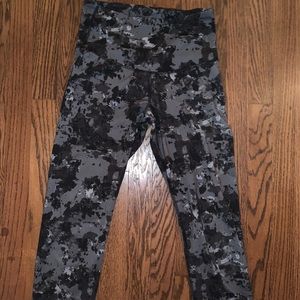 camo cropped leggings